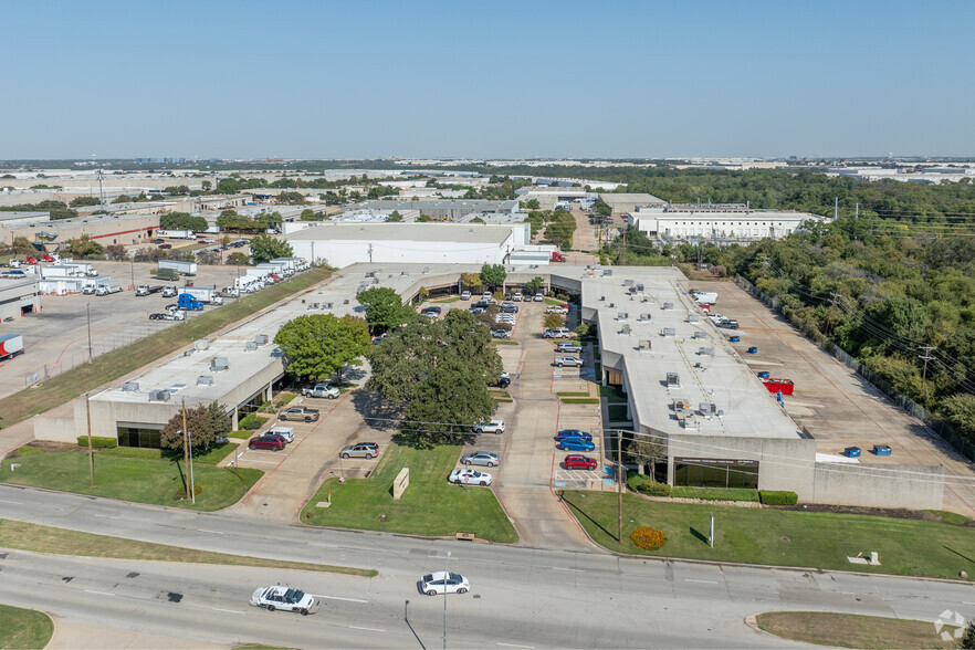 1517 W Carrier Pky, Grand Prairie, TX for lease - Building Photo - Image 2 of 14