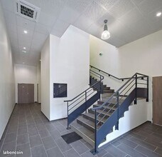 Flex in Dardilly for lease Interior Photo- Image 2 of 3