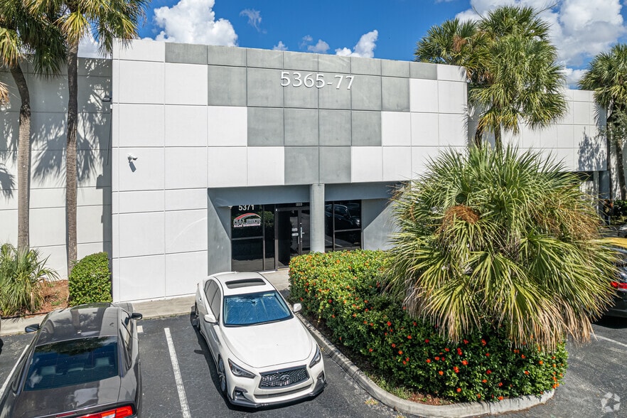 5365-5377 N Hiatus Rd, Sunrise, FL for lease - Building Photo - Image 2 of 15
