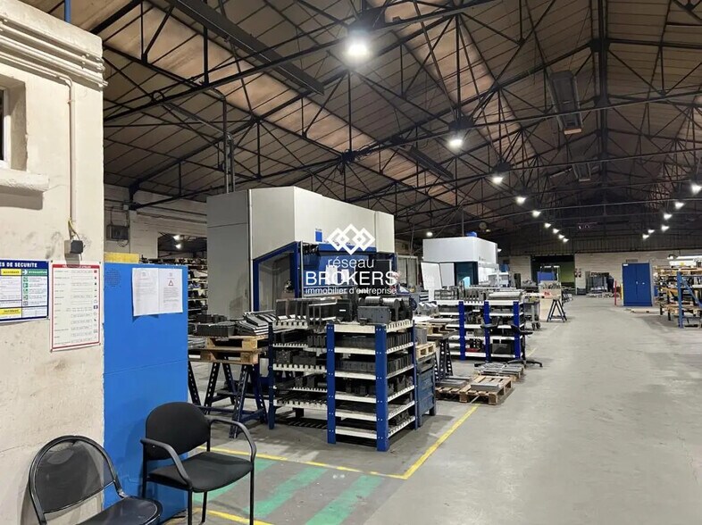 Industrial in Chantilly for sale - Building Photo - Image 2 of 4