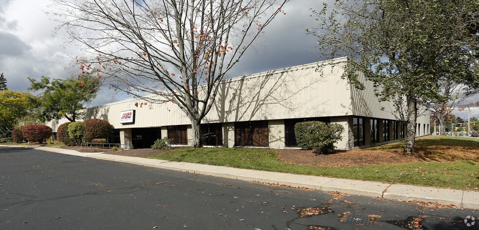 1 Perimeter Rd, Manchester, NH for lease - Primary Photo - Image 2 of 43