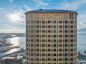 999 3rd Ave, Seattle, WA for lease Building Photo- Image 2 of 4