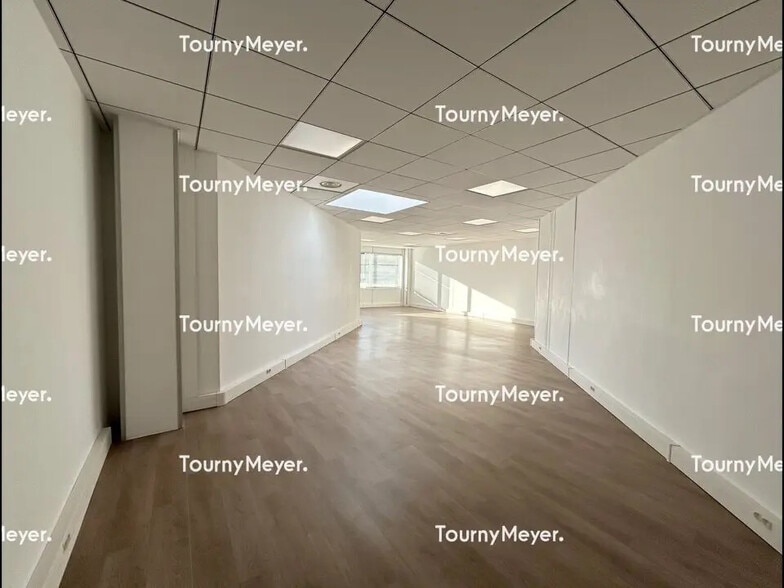 Office in Montpellier for lease - Interior Photo - Image 2 of 2