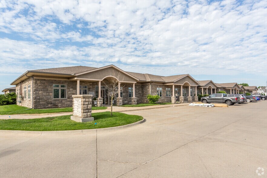 2575 N Ankeny Blvd, Ankeny, IA for lease - Primary Photo - Image 1 of 10