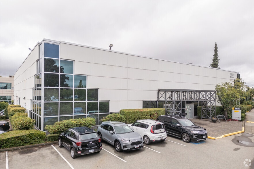 13211 Delf Pl, Richmond, BC for lease - Primary Photo - Image 1 of 3