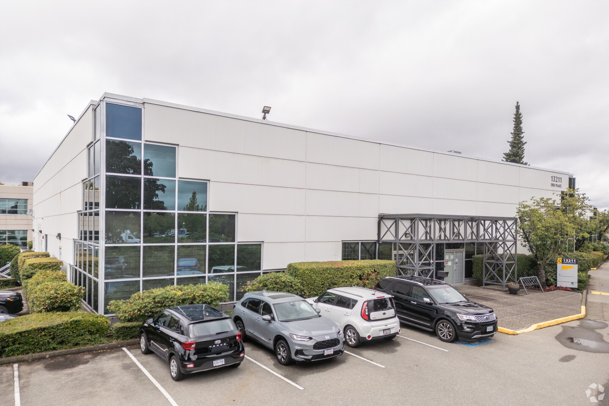 13211 Delf Pl, Richmond, BC for lease Primary Photo- Image 1 of 4