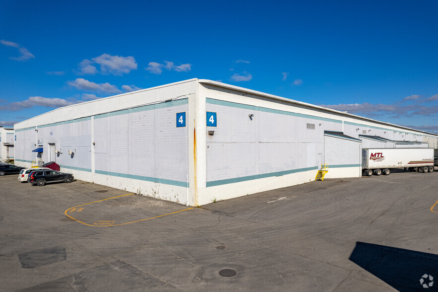 2555 Ave Dollard, Montréal, QC for lease - Primary Photo - Image 1 of 3