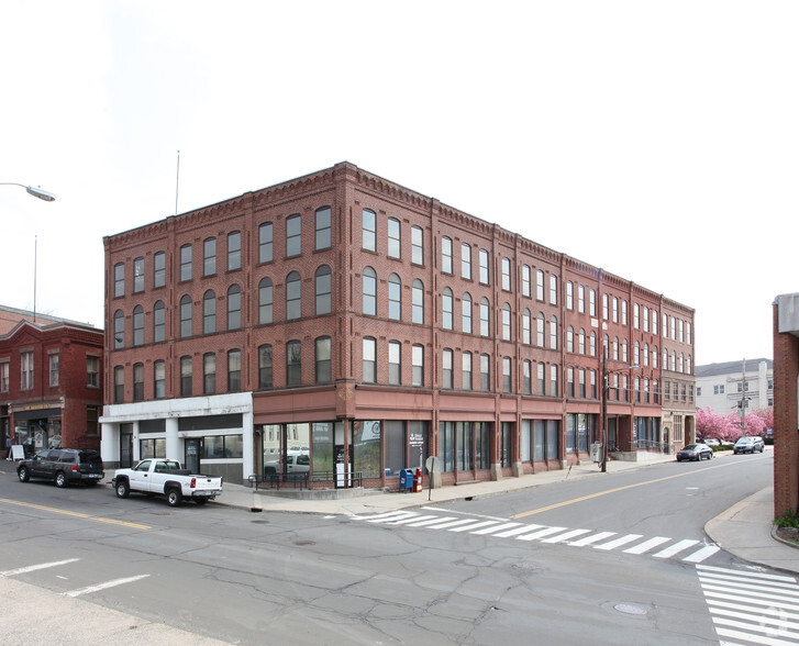 238-240 Main St, Bristol, CT for lease - Primary Photo - Image 1 of 5