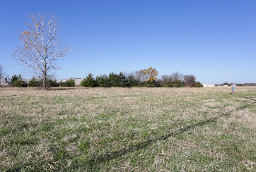 2525 N Center St, Bonham, TX for lease - Primary Photo - Image 1 of 2