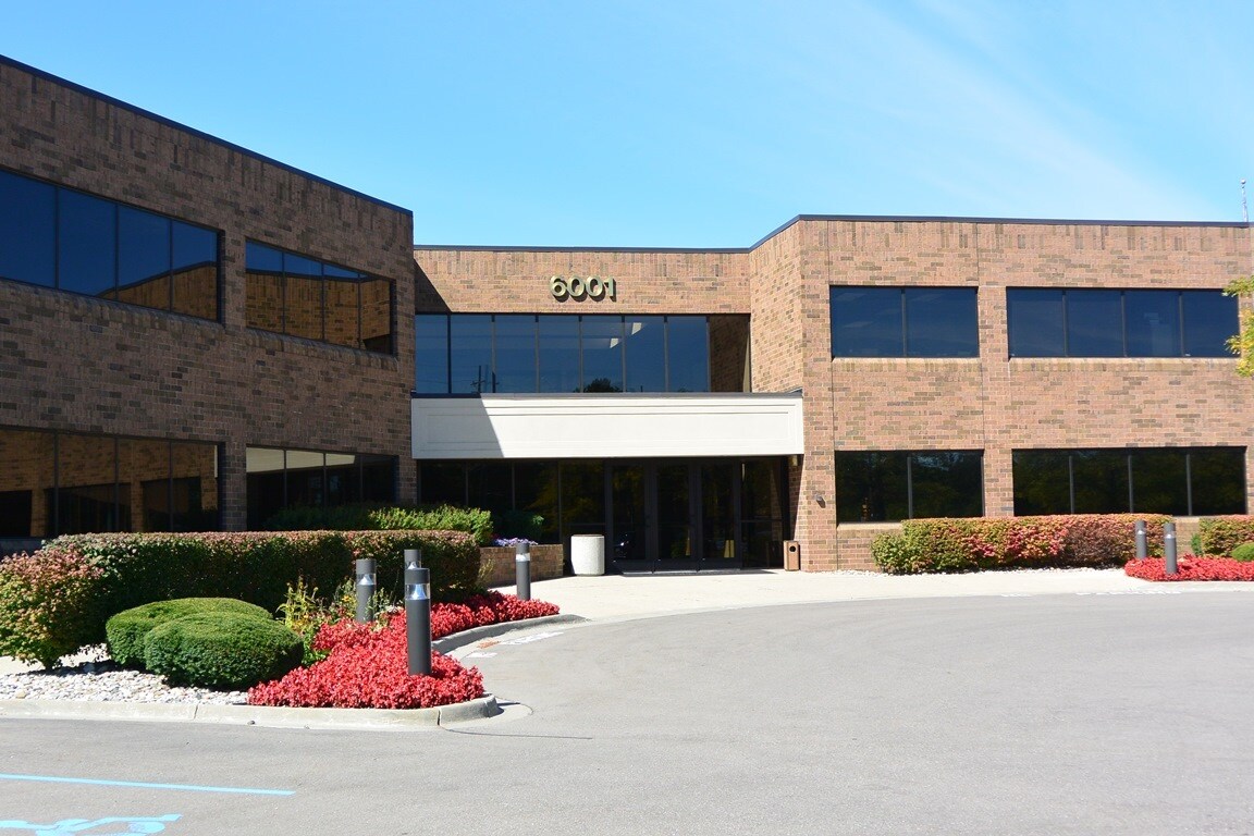 6001 N Adams Rd, Bloomfield Hills, MI 48304 Adams Woods