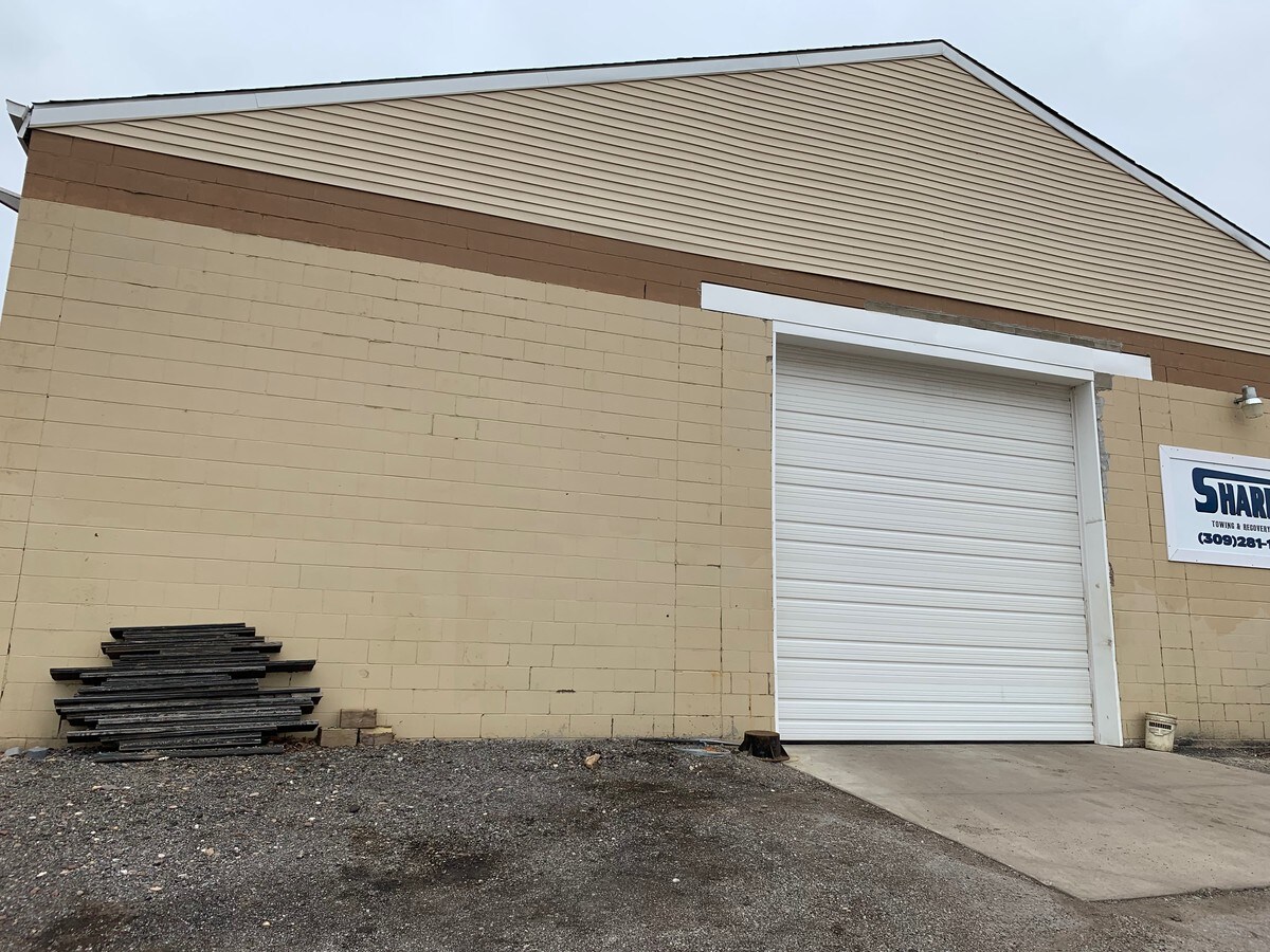 852 Mansur Ave, Carbon Cliff, IL 61239