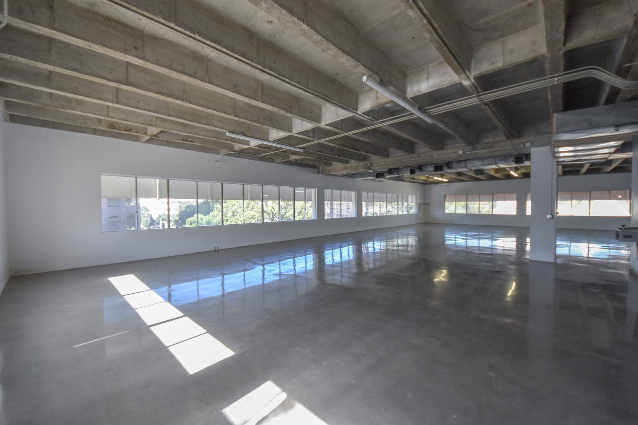 515 N Sycamore St, Santa Ana, CA for lease Interior Photo- Image 1 of 15