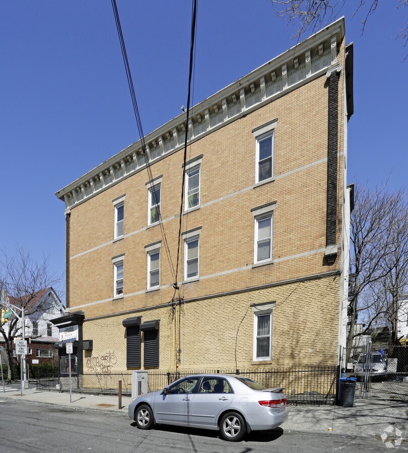 24 ster Ave, Jersey City, NJ 07307