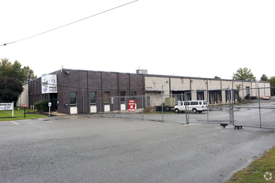 7-10 Cragwood Rd, Avenel, NJ for lease - Building Photo - Image 2 of 3