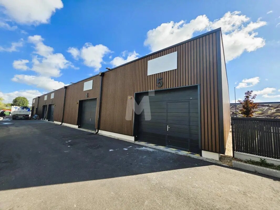 Flex in Sainte-Geneviève-des-Bois for lease Building Photo- Image 1 of 7