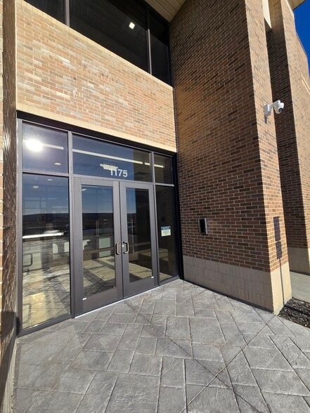1175 Corporate Woods Pkwy, Vernon Hills, IL for lease - Building Photo - Image 3 of 9