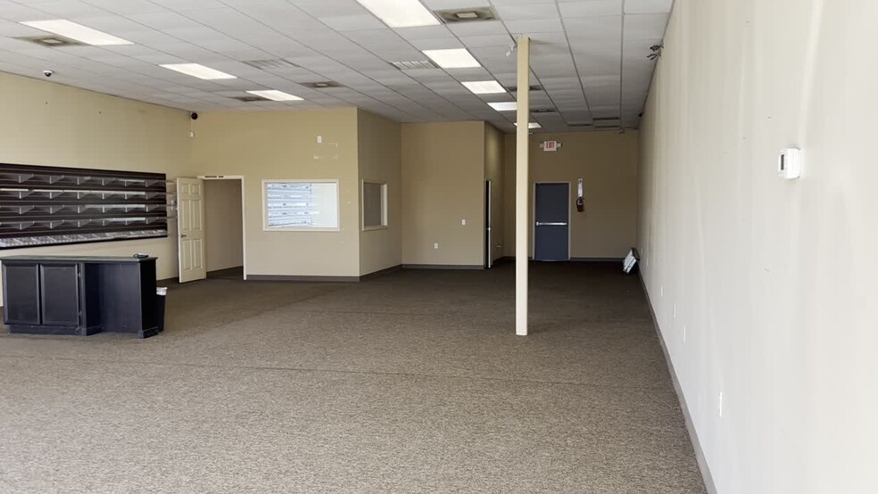 1807 E Broadway, Pearland, TX for lease - Commercial Listing Video - Image 2 of 6