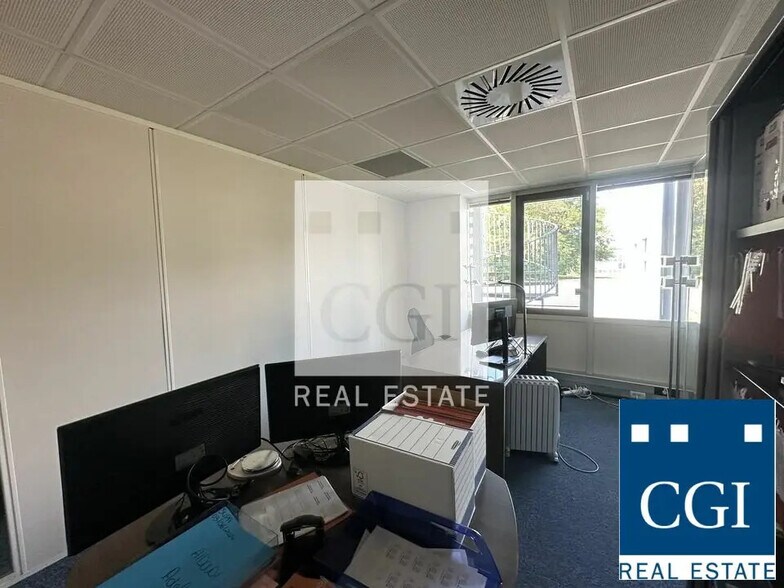 Office in Eybens for lease - Building Photo - Image 3 of 10