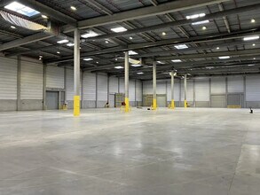 Industrial in Moissy-Cramayel for lease Interior Photo- Image 1 of 5