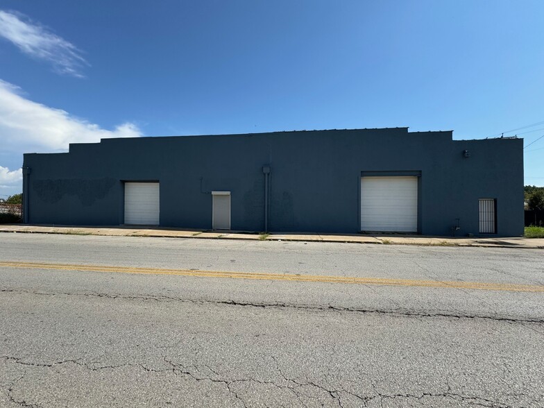 2125 Indiana Ave, Kansas City, MO for lease - Building Photo - Image 1 of 18