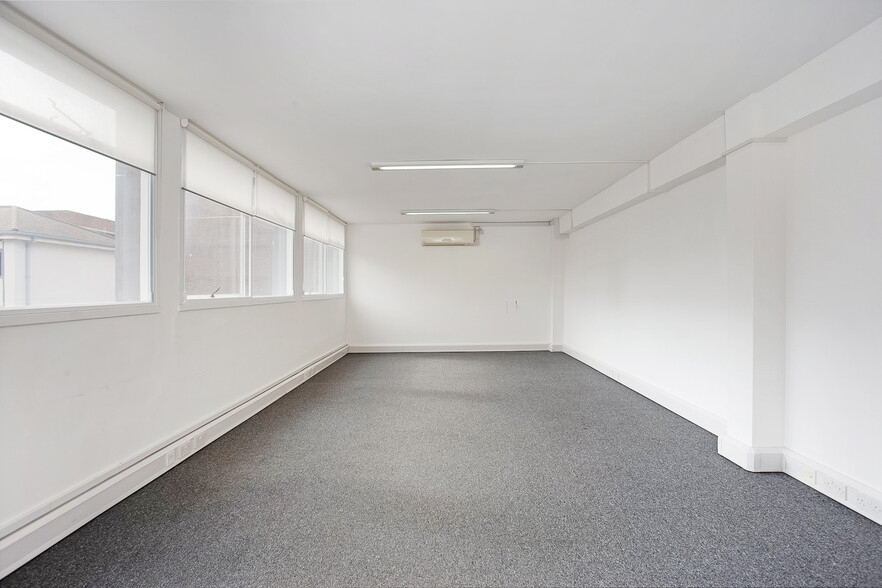 20-22 Worple Rd, London for lease - Interior Photo - Image 2 of 5