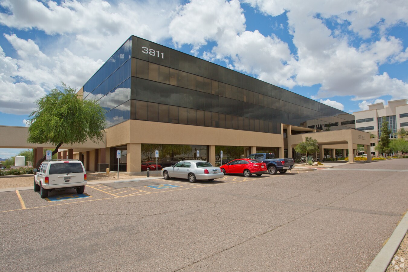 3811 E Bell Rd, Phoenix, AZ, 85032 Medical Property For Lease on