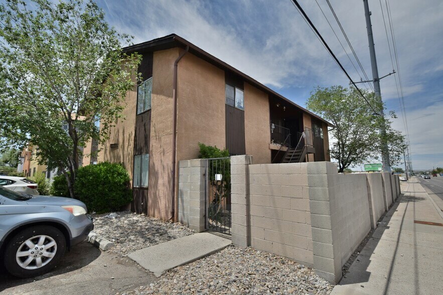 401 St SE, Albuquerque, NM 87108