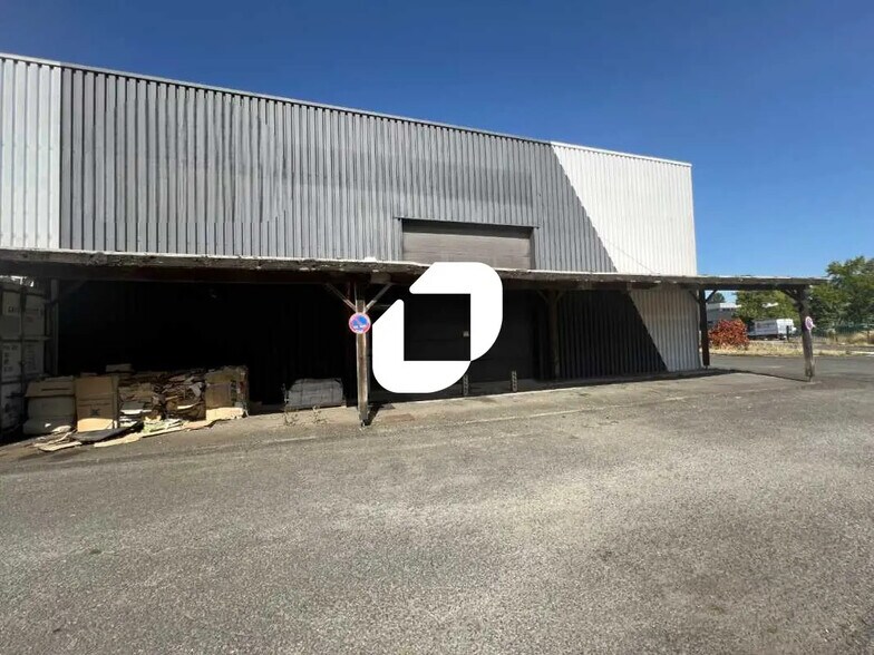 Retail in Bordeaux for lease - Building Photo - Image 2 of 14