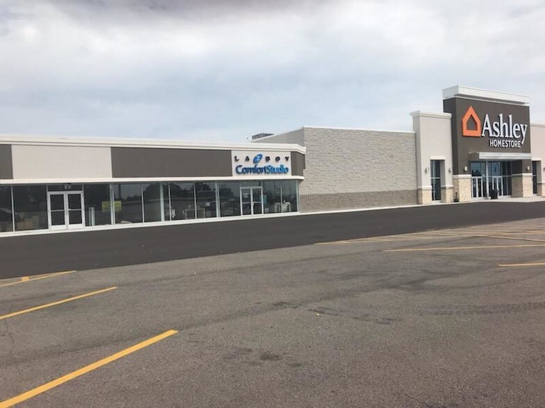 1001 N State Hwy 23, Marshall, MN for sale - Primary Photo - Image 1 of 1