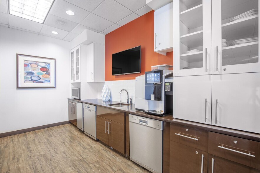 4208 Six Forks Rd, Raleigh, NC 27609 Captrust Tower