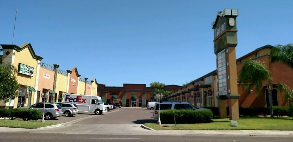 104 E Calton Rd, Laredo, TX for sale Primary Photo- Image 1 of 1