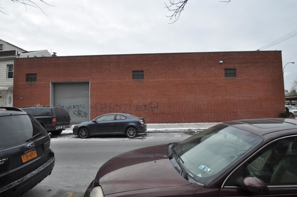 28 Herbert St, Brooklyn, NY 11222