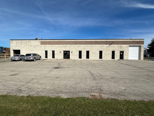 9334 N 107th St, Milwaukee, WI for lease - Building Photo - Image 1 of 17