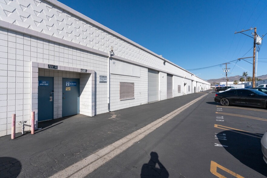 701-719 Arroyo Ave, San Fernando, CA for lease - Building Photo - Image 3 of 15