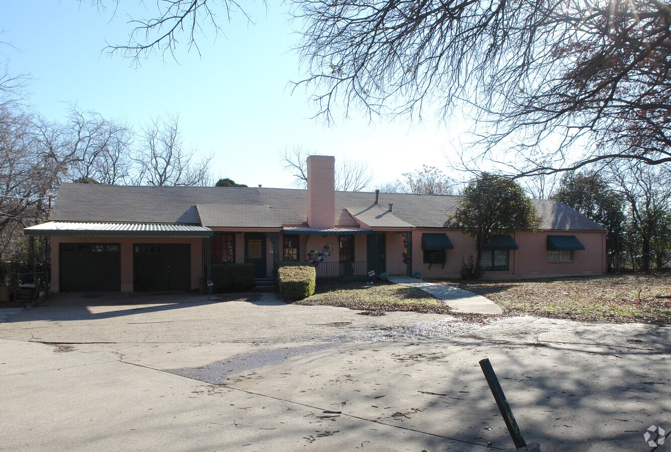 4014 S Cockrell Hill Rd, Dallas, TX 75236 Property Record