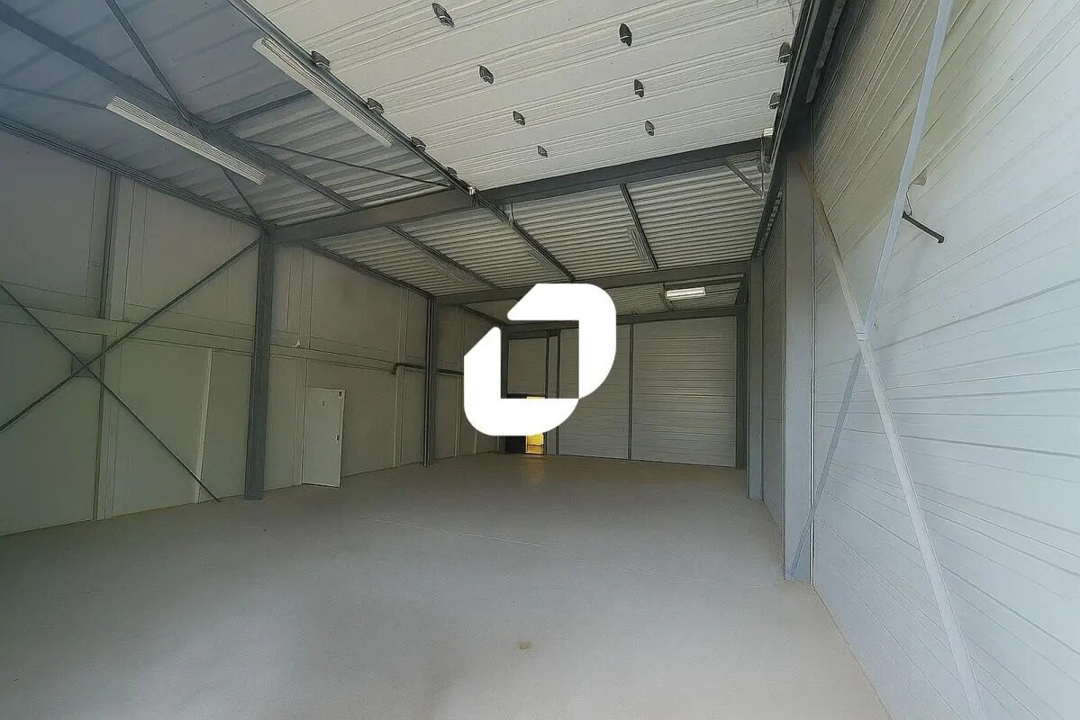 Flex in Aigrefeuille-sur-Maine for sale Building Photo- Image 1 of 13