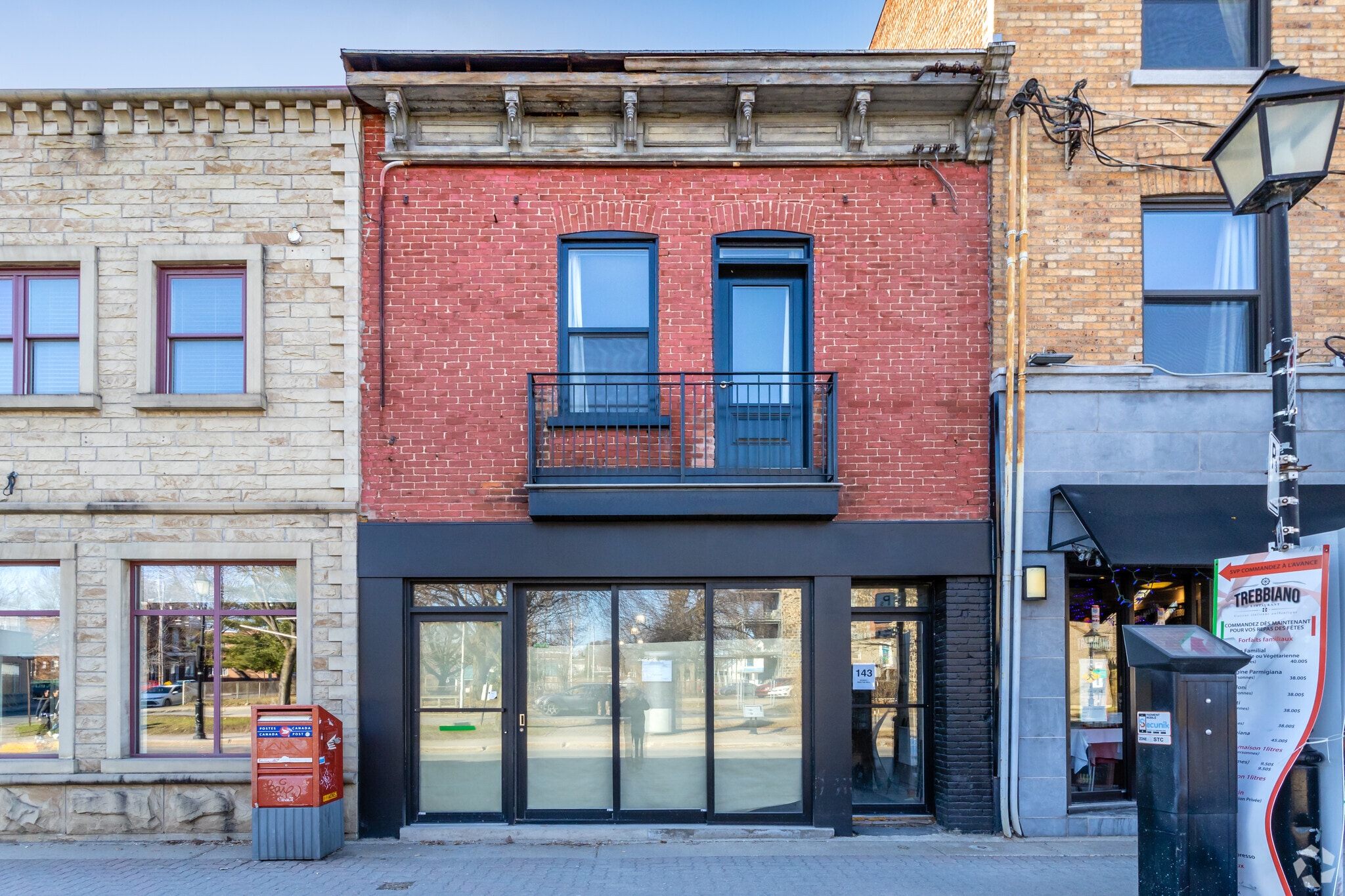 141 Rue Saint-Charles O, Longueuil, QC for sale Building Photo- Image 1 of 1