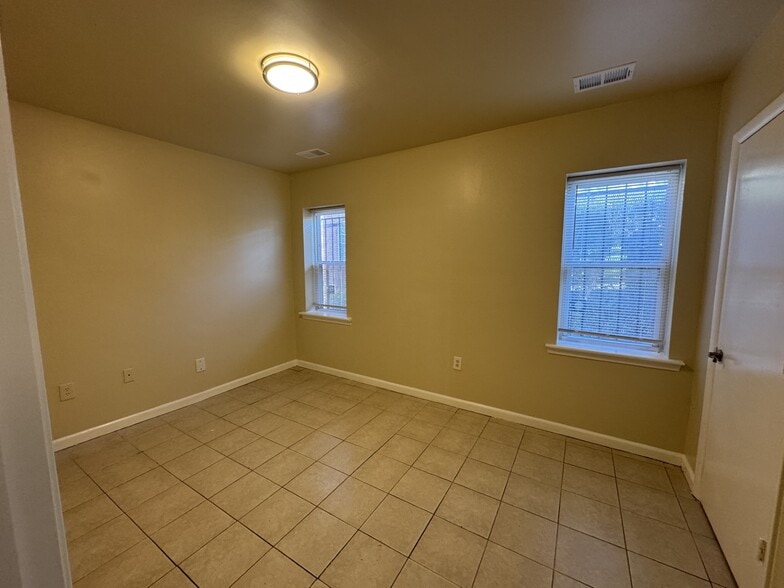 3130 Buena Vista Ter SE, Washington, DC for sale - Building Photo - Image 3 of 18