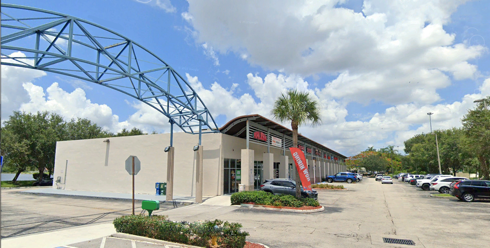 17503-17539 W Pines Blvd, Pembroke Pines, FL for lease - Building Photo - Image 2 of 3