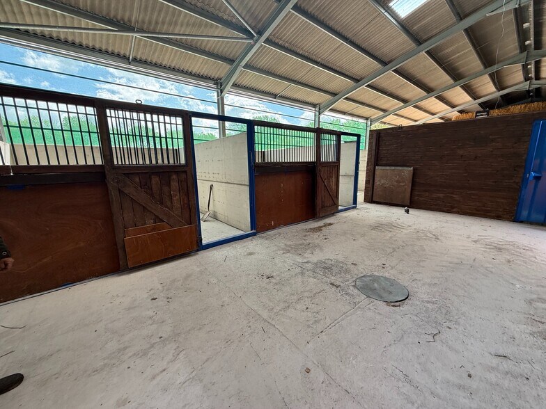 Cox Green Lane, Rudgwick, Horsham for lease - Interior Photo - Image 3 of 6