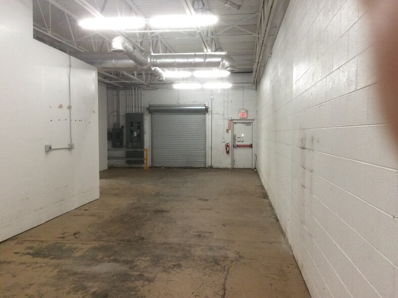 4804 Clinton Hwy, Knoxville, TN for lease - Interior Photo - Image 3 of 8