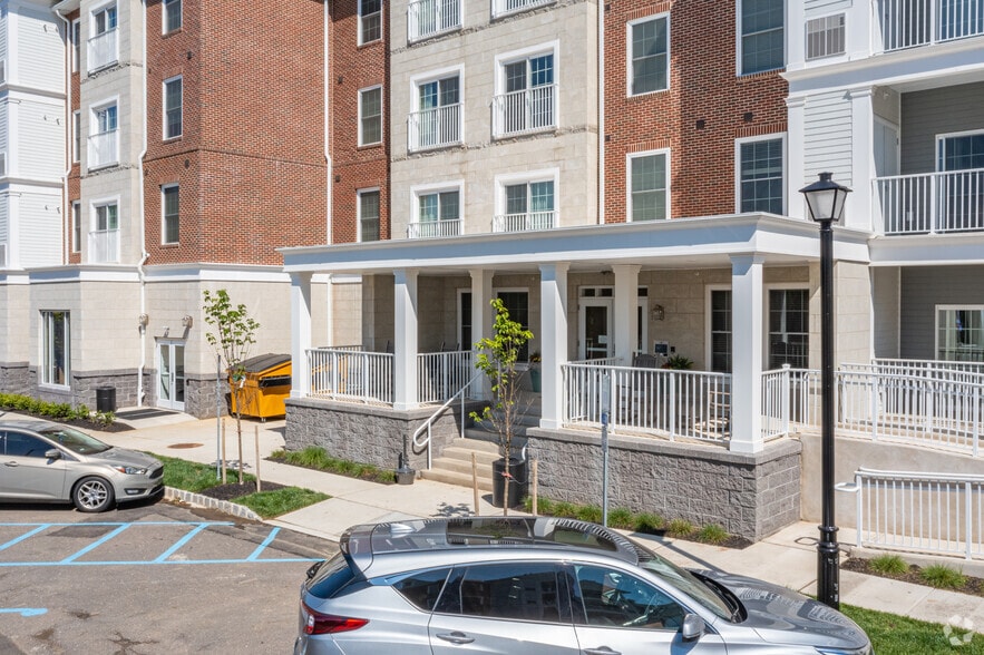 1 E Pearl St, Burlington, NJ for lease - Building Photo - Image 2 of 17