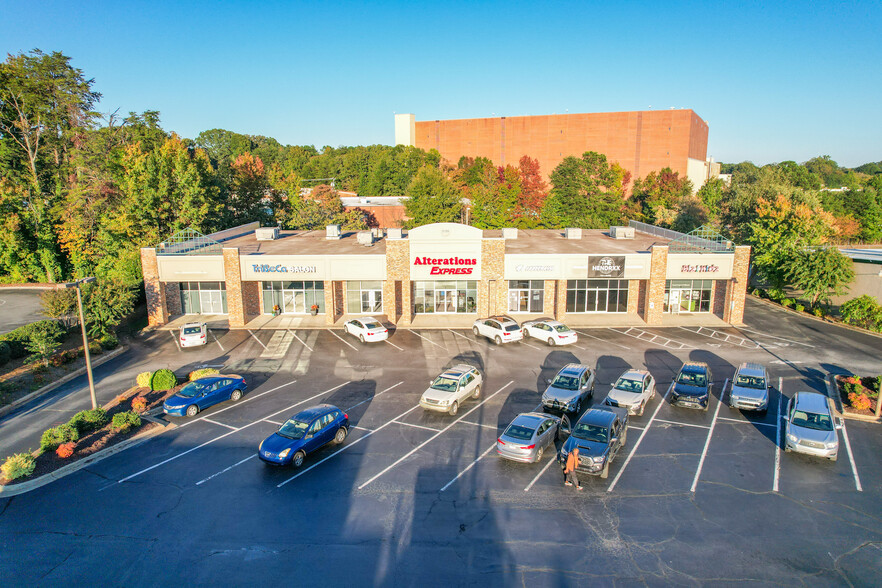 2500 Battleground Ave, Greensboro, NC for lease - Building Photo - Image 1 of 5