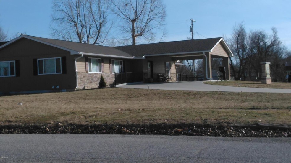 217 E 14th St, Baxter Springs, KS for sale - Primary Photo - Image 1 of 1