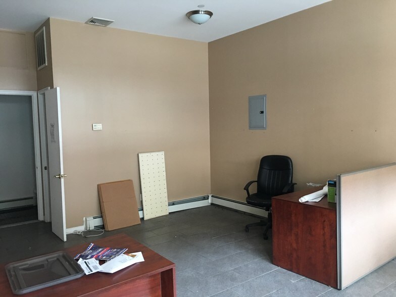 611 Grand St, Brooklyn, NY for sale - Building Photo - Image 1 of 1