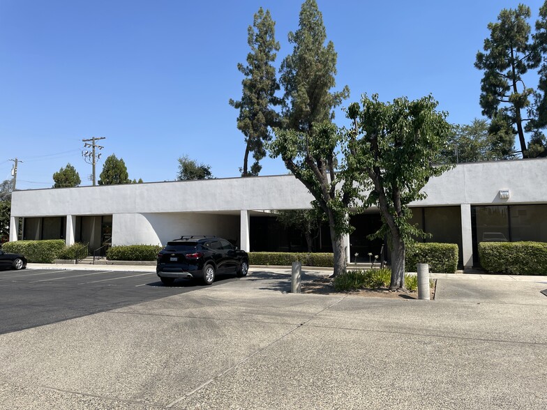 1171 W Shaw Ave, Fresno, CA for lease - Building Photo - Image 1 of 5