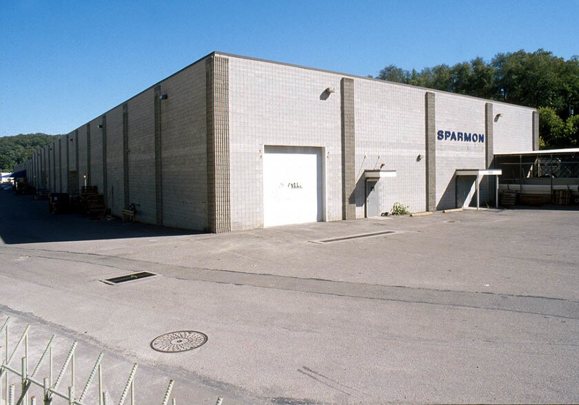 1530 Chartiers Ave, Pittsburgh, PA for lease - Primary Photo - Image 2 of 5