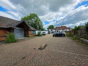 1 Oxford Rd, Uxbridge for lease Building Photo- Image 2 of 6