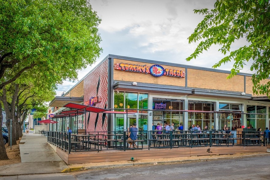 301 N Guadalupe St, San Marcos, TX for lease - Primary Photo - Image 2 of 4