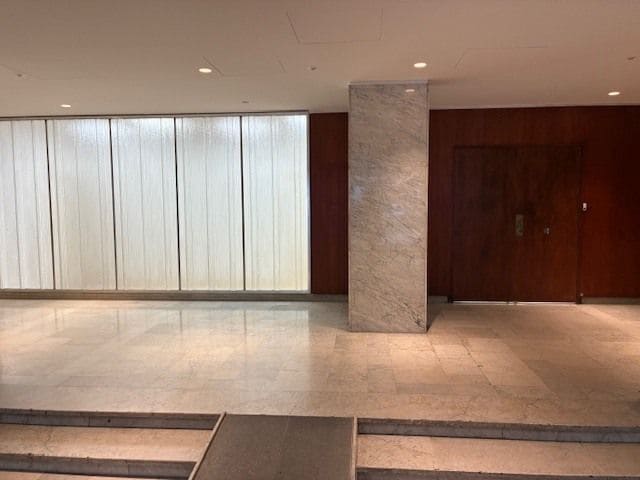 Retail in Paris for sale - Lobby - Image 1 of 8